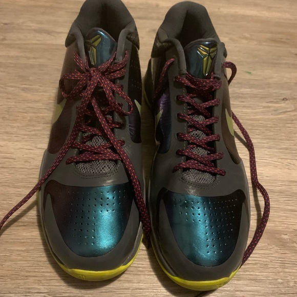 Kobes - Picture 1 of 5